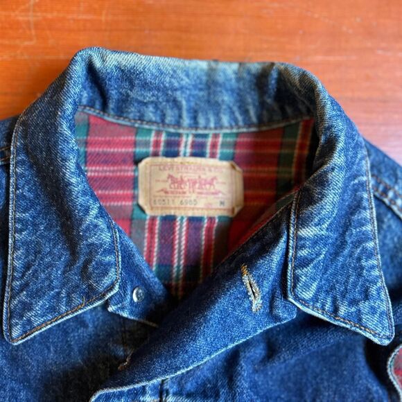 Vintage Levi’s denim trucker vest with flannel lining Made in USA. Size M. - Picture 5 of 8